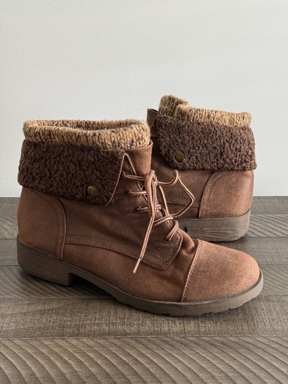 White Mountain Brown Ankle Boots with Fold-Over Cuff Women's Size 9.5M